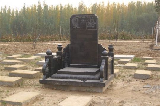 點(diǎn)擊查看詳細(xì)信息<br>標(biāo)題：石墓碑 閱讀次數(shù)：2073