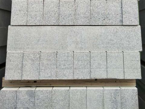 點(diǎn)擊查看詳細(xì)信息<br>標(biāo)題：花崗巖路沿石 閱讀次數(shù)：2951