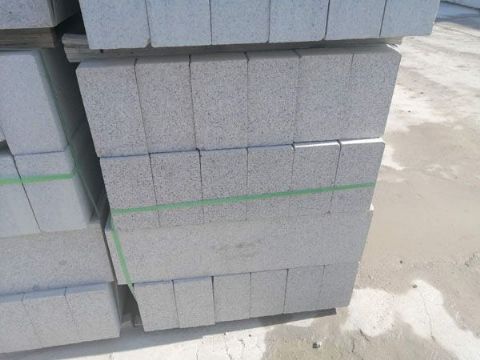 點(diǎn)擊查看詳細(xì)信息<br>標(biāo)題：花崗巖路沿石 閱讀次數(shù)：2988